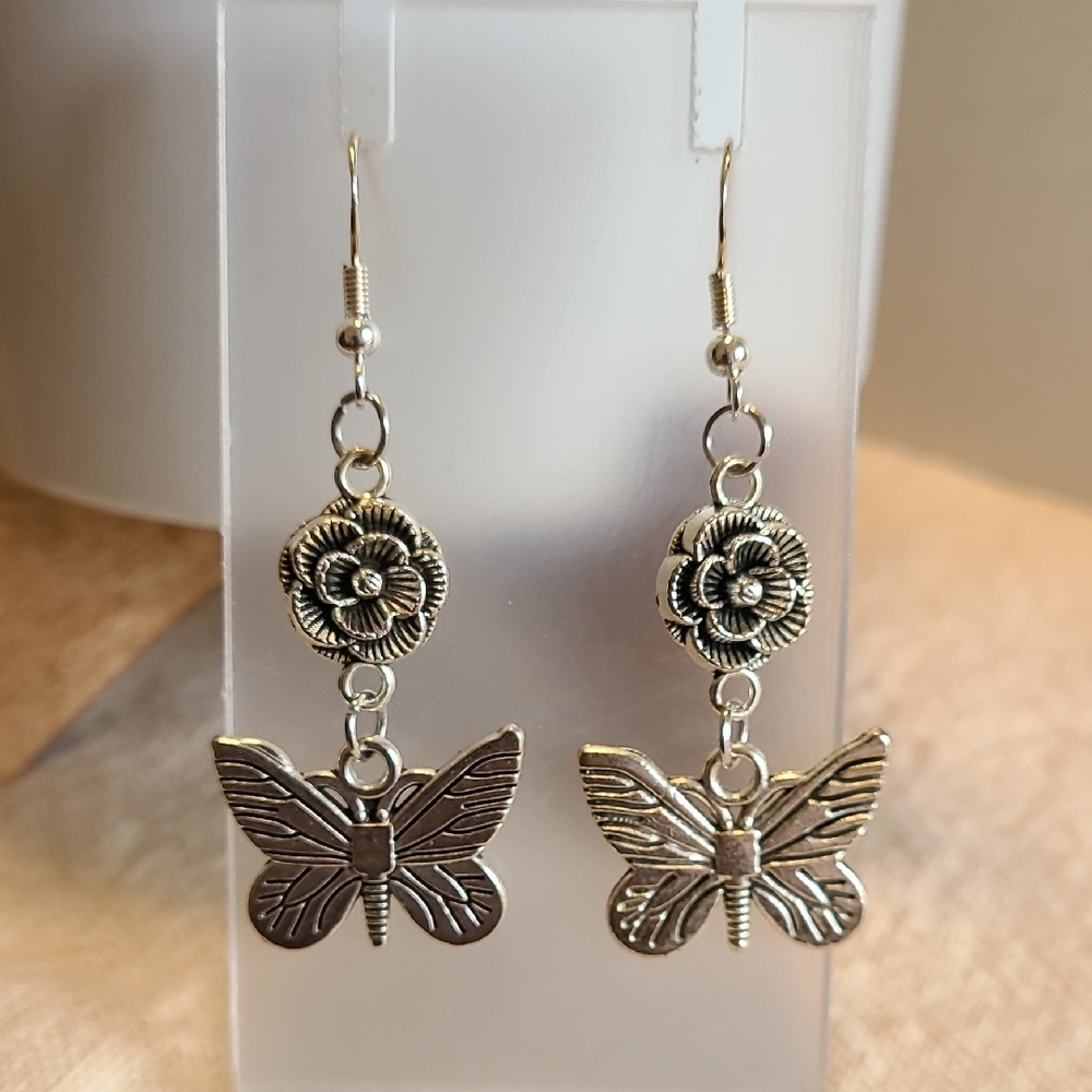 Handcrafted Silver Tone Butterfly Dangle Earrings NEW Ladies‎ Outdoors Nature